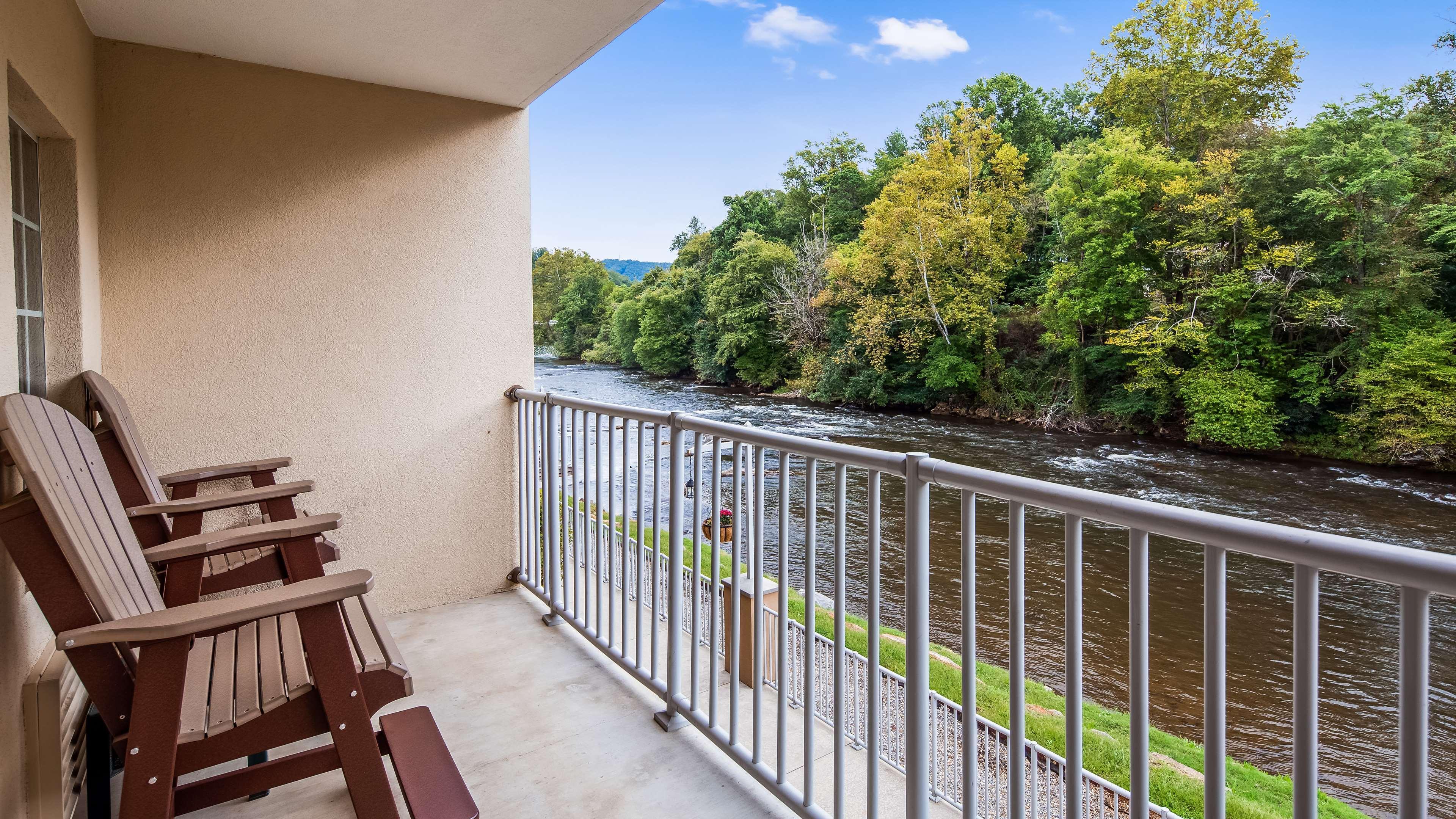 Best Western Plus River Escape Sylva / Dillsboro Eksteriør billede