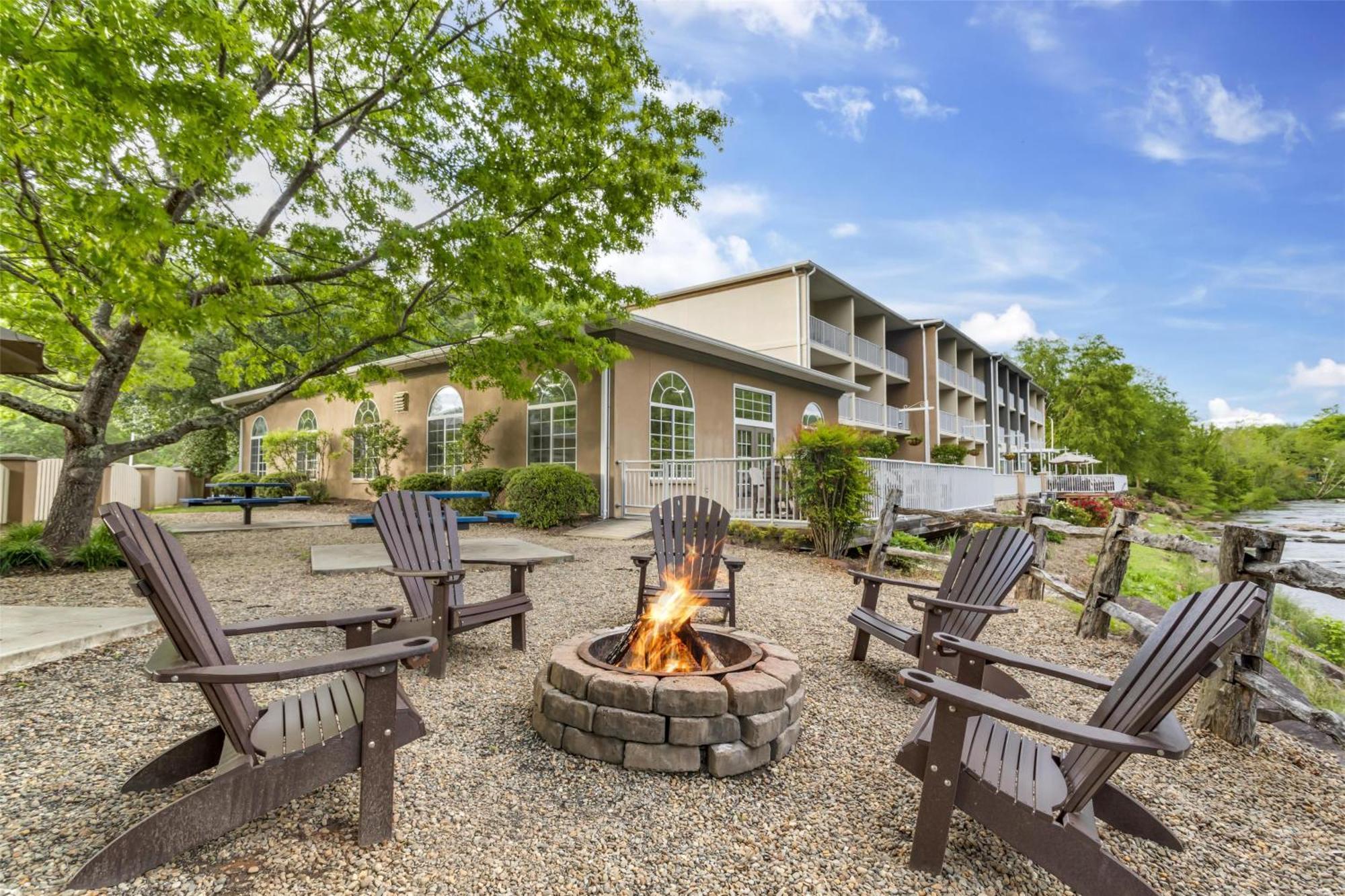 Best Western Plus River Escape Sylva / Dillsboro Eksteriør billede