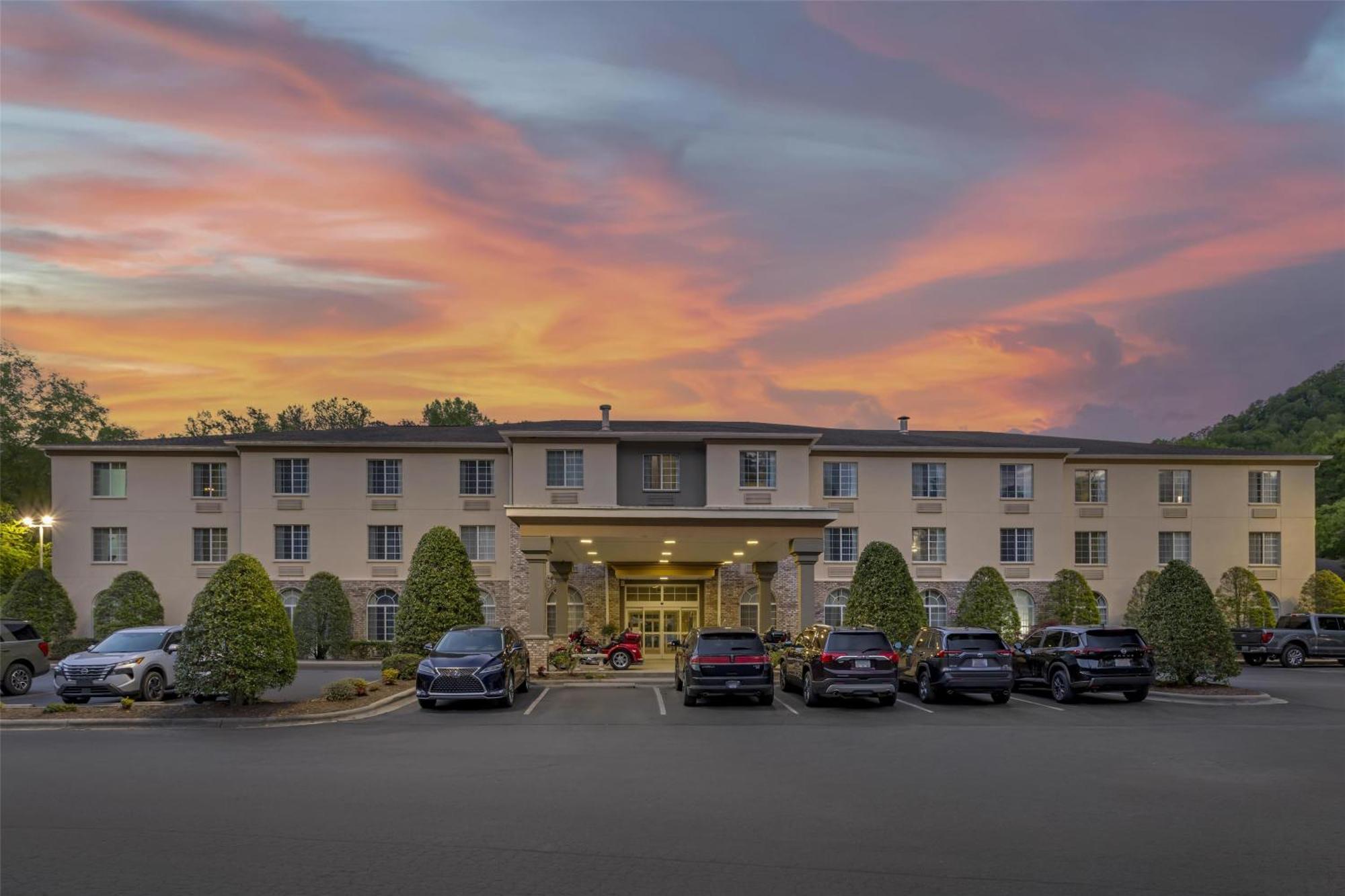 Best Western Plus River Escape Sylva / Dillsboro Eksteriør billede