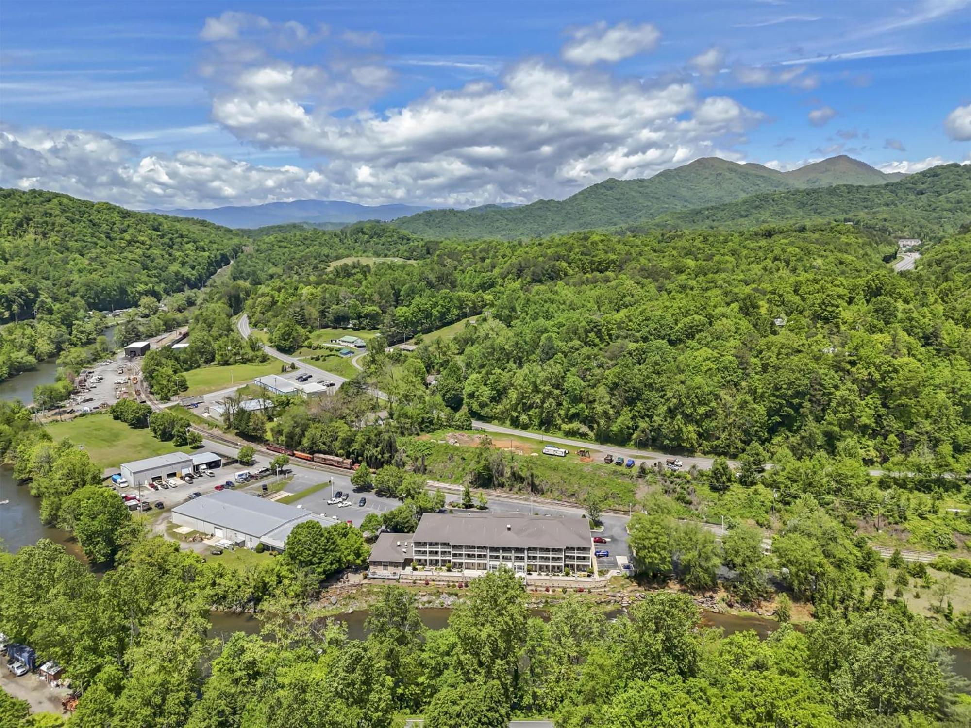 Best Western Plus River Escape Sylva / Dillsboro Eksteriør billede