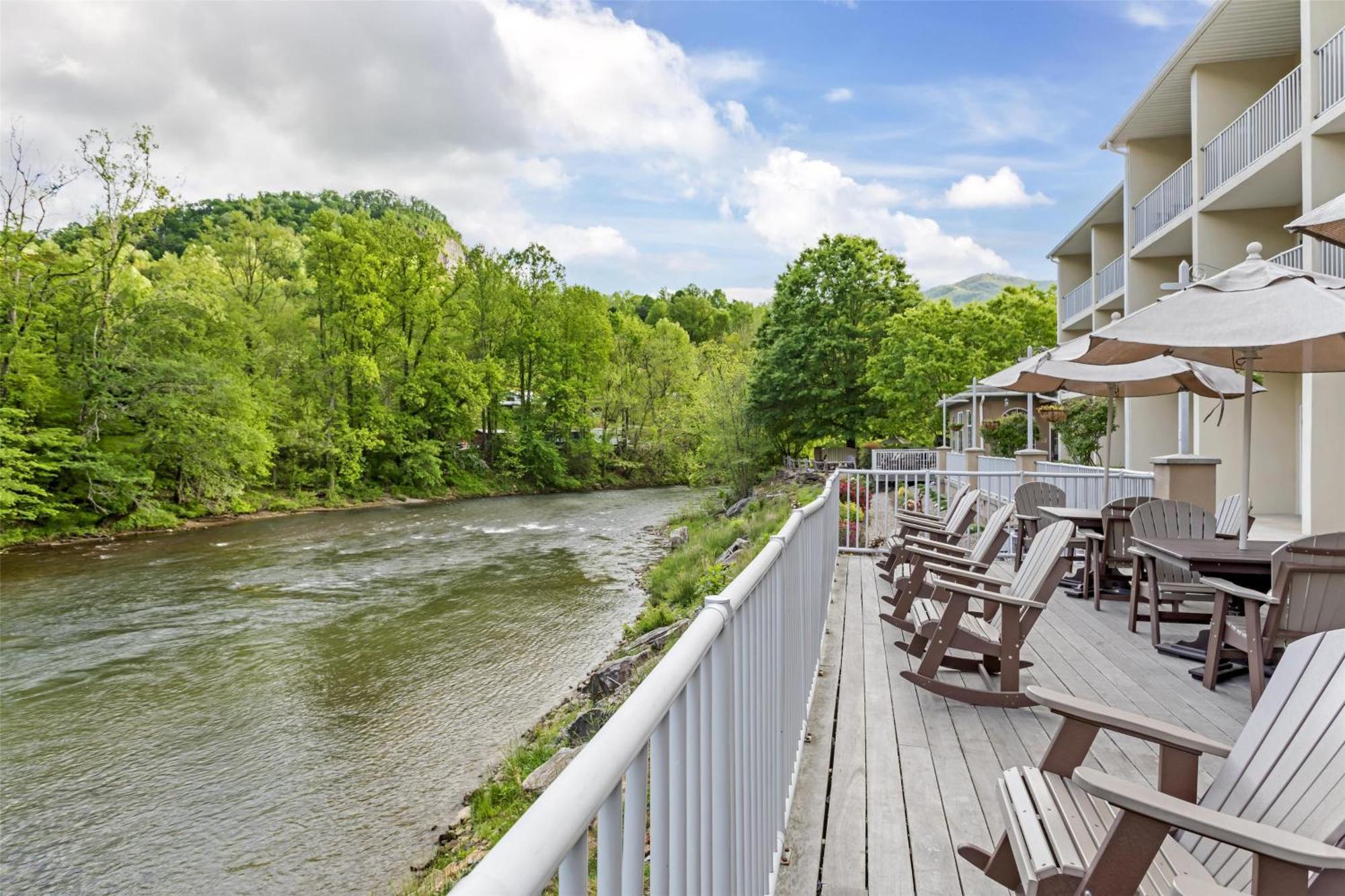 Best Western Plus River Escape Sylva / Dillsboro Eksteriør billede